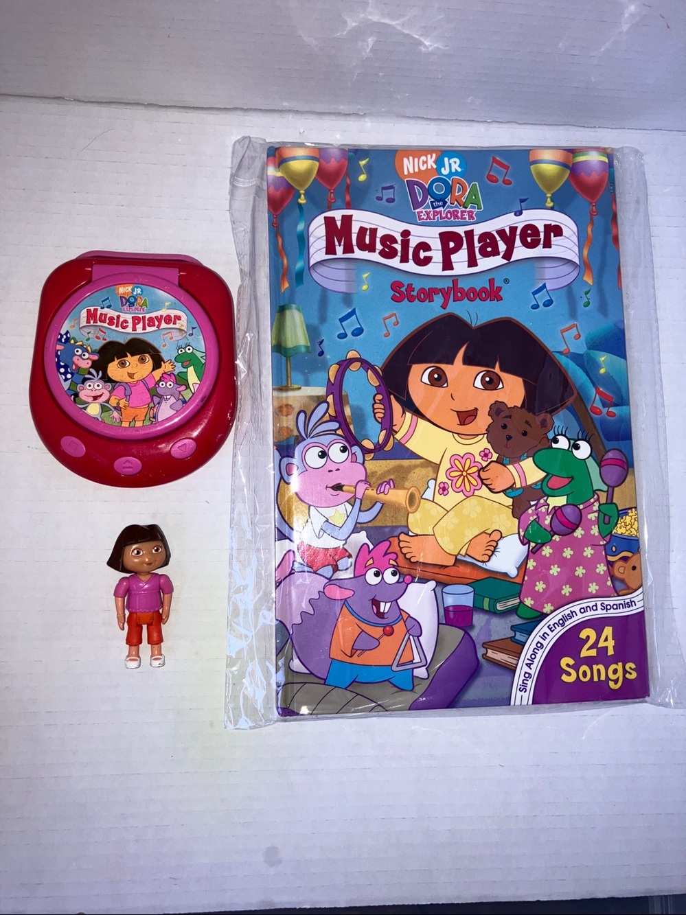 Nick Jr Dora the Explorer Music‎ Player Storybook with Disc Player and Figurine